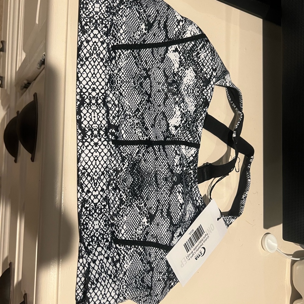 NWT Zyia Light n Tight Adjustable bra